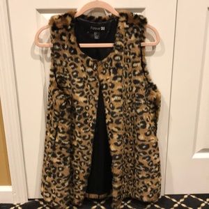 Faux fur forever 21 leopard vest